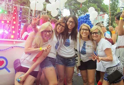 Rộ trào lưu “bảy màu” avatar Facebook