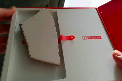 Mua hàng online, nhận ngay cục gạch