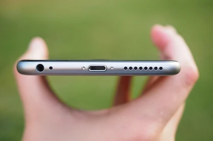 Apple sẽ bỏ cổng cắm tai nghe để giúp iPhone mỏng hơn