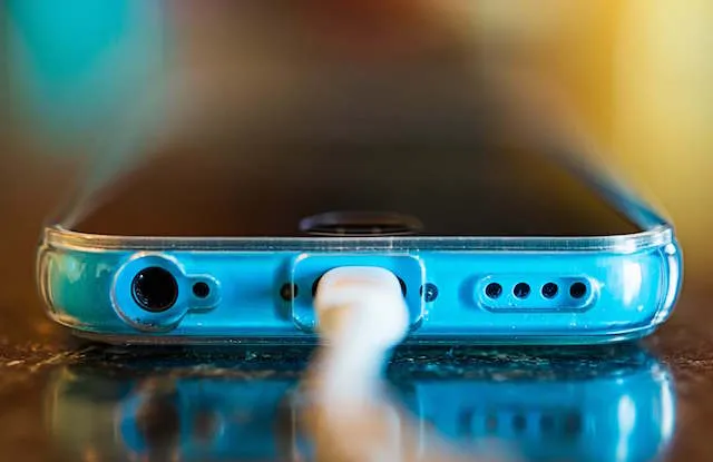 Đa số chúng ta đều sạc smartphone sai cách