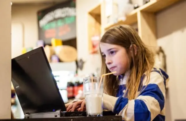 Để an toàn hơn khi sử dụng Wi-Fi quán cà phê