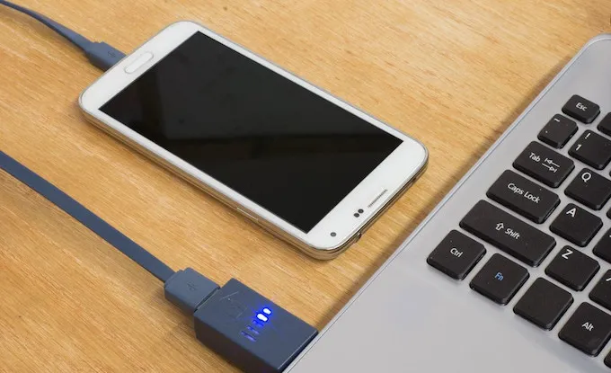 Mẹo sạc nhanh cho smartphone bằng laptop