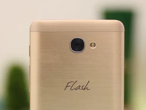 Smartphone giá mềm, hỗ trợ cảm biến vân tay và 4G