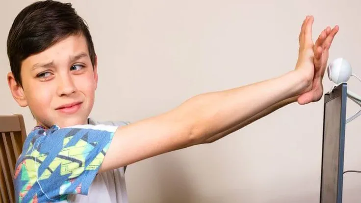 Vì an toàn bản thân hãy che webcam ngay lập tức