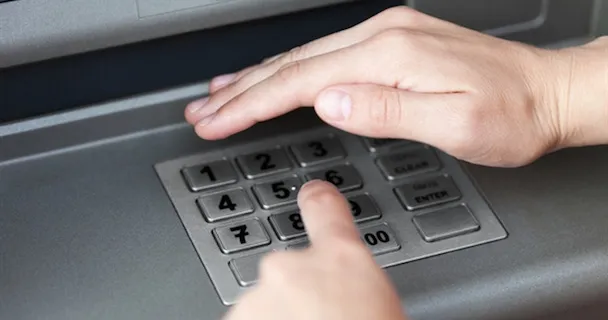 3 cách kiểm tra trạm ATM trước khi rút tiền 