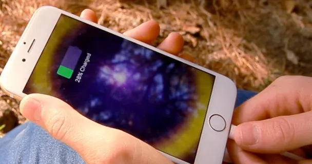 'Tự chế' sạc dự phòng bằng hộp kẹo