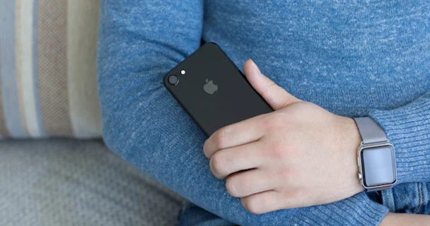 Người dùng iPhone ít trung thực và dễ xúc động