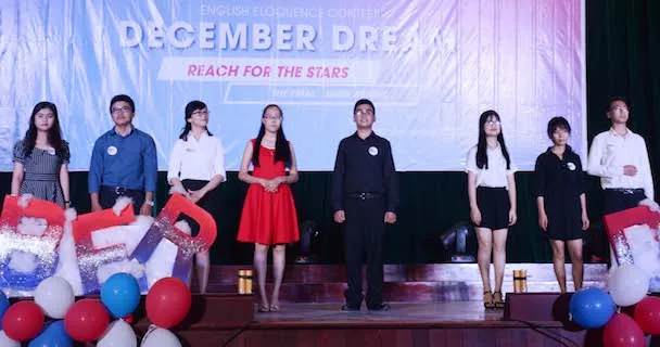 Cuộc thi tiếng Anh thu hút nhiều sinh viên tham gia