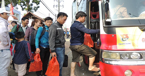 MobiFone tặng 1.200 vé tàu tết cho công nhân