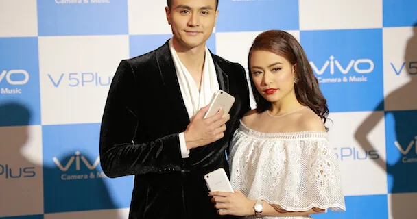 Smartphone đầu tiên có bộ đôi camera trước 20 MP