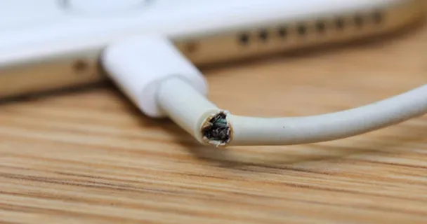 4 cách bảo vệ cáp sạc smartphone và máy tính