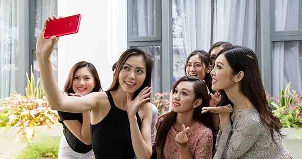 Dàn người đẹp nóng bỏng cùng Oppo F5