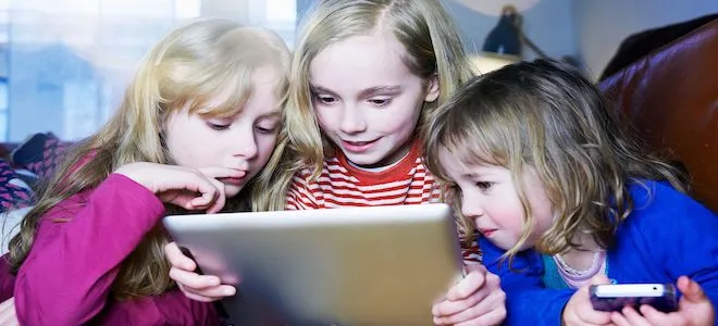 Cách hạn chế con trẻ sử dụng smartphone