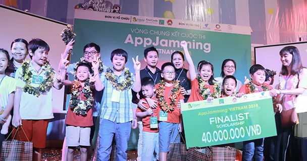 Lộ diện 2 nhóm lập trình viên 'nhí' tài năng