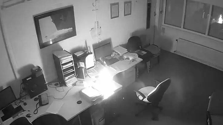 Laptop HP Envy bất ngờ phát nổ khi cắm sạc