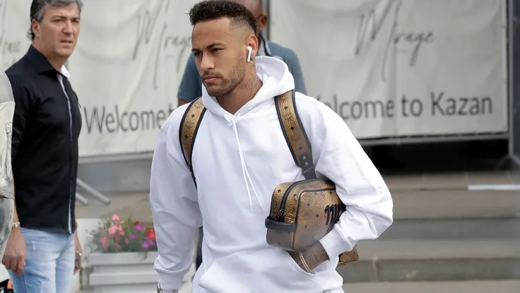 Quên các đội bóng đi, Apple mới là người chiến thắng