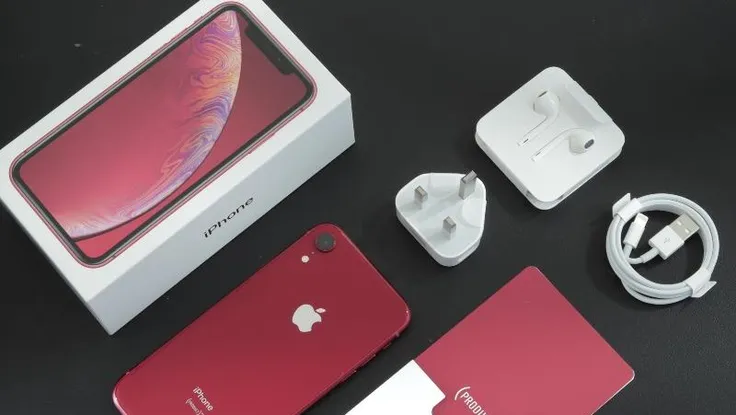 Trên tay iPhone XR tại Việt Nam với giá 20,9 triệu đồng