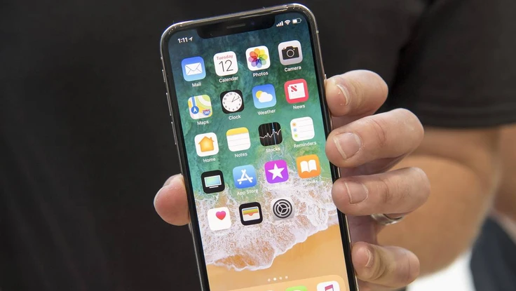 Apple và Samsung nhận án phạt 'khủng' vì làm chậm điện thoại