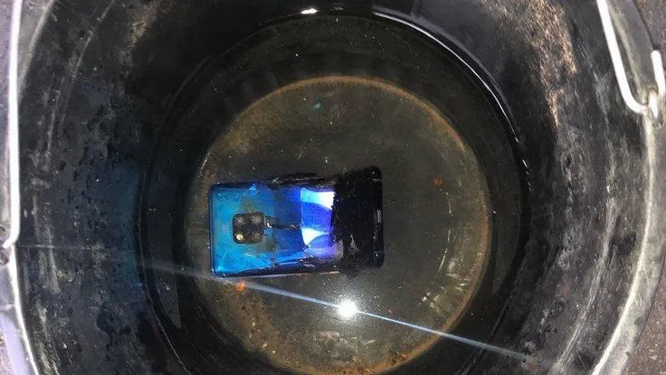 Huawei Mate 20 Pro bất ngờ phát nổ trong rạp hát