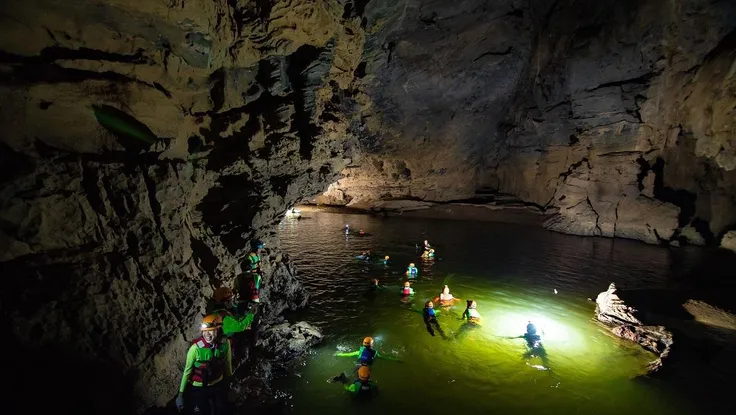 Hành trình khám phá Việt Nam đầy màu sắc của các YouTuber