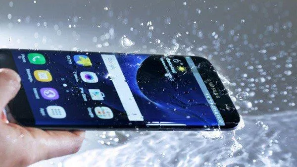 Điện thoại Samsung có thực sự chống nước giống như quảng cáo?