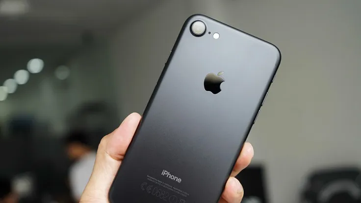 iPhone 7 giá chỉ còn 3,3 triệu đồng, xài 2 năm không lỗi thời