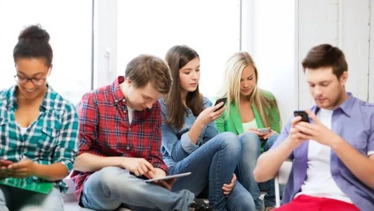 Cách làm dung dịch vệ sinh điện thoại để chống COVID-19 