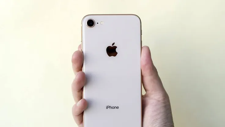 iPhone 8 bất ngờ giảm giá chỉ còn 5,9 triệu đồng