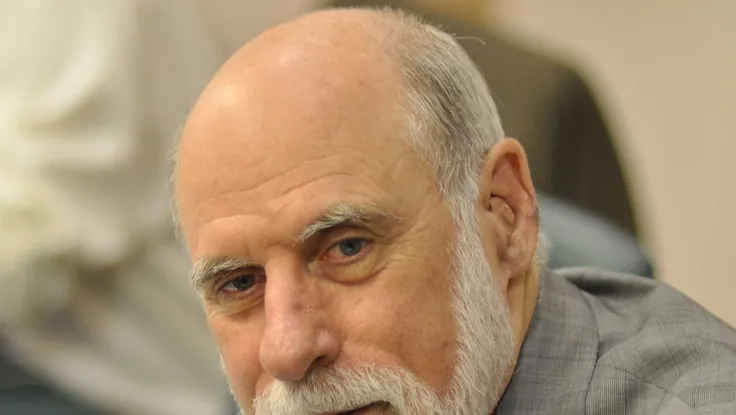 ‘Cha đẻ’ của Internet dương tính với COVID-19