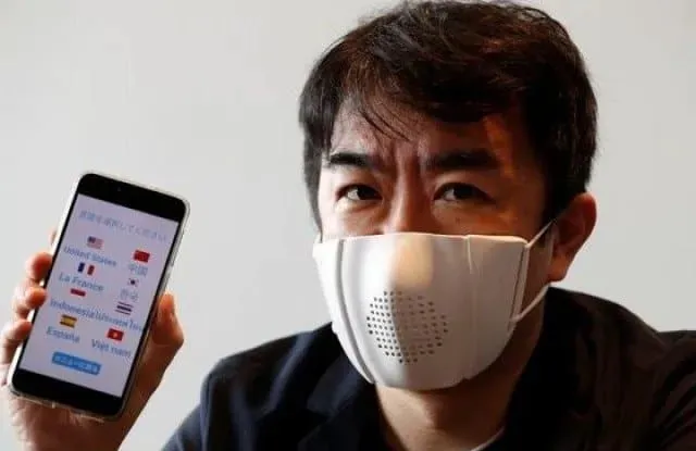 Khẩu trang thông minh có khả năng dịch và phiên âm giọng nói