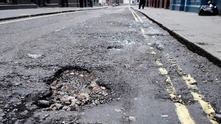 2 ứng dụng giúp cảnh báo ổ gà khi lái xe trên đường