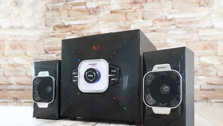 Đánh giá nhanh mẫu loa 2.1 kênh cùng dải đèn LED bắt mắt