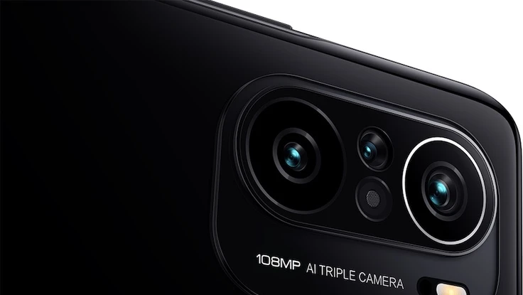 Mi 11 Ultra 'hầm hố' với cụm camera chiếm gần nửa mặt lưng