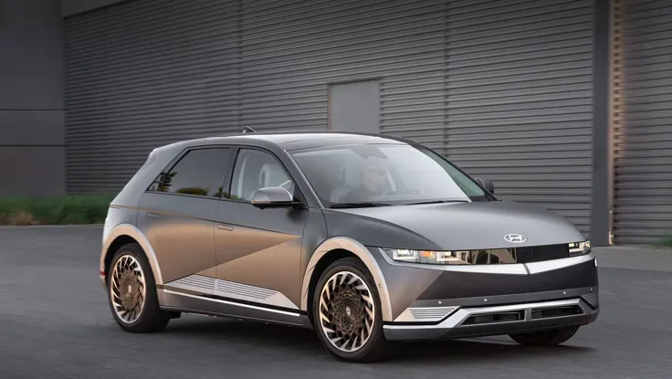 Đây là mẫu xe điện có thể sạc điện lại cho xe khác