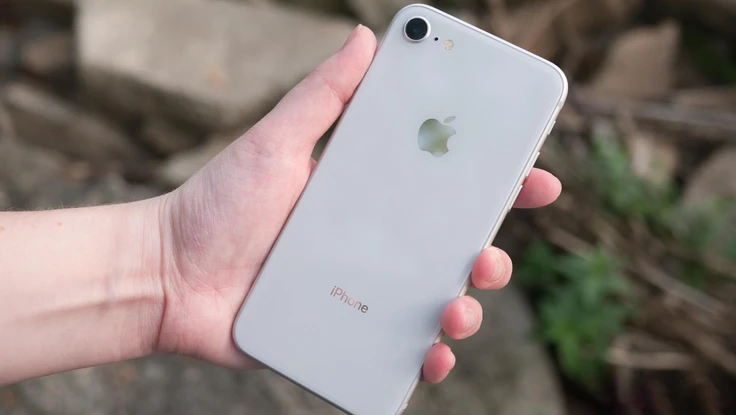 iPhone 8 giảm sốc chỉ còn 4,9 triệu đồng