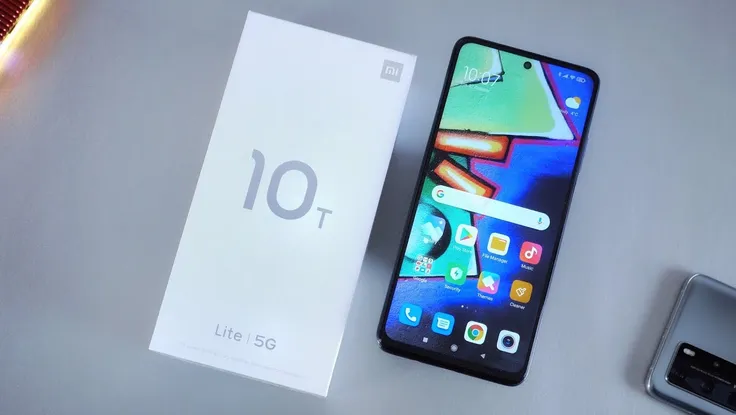 2 mẫu điện thoại 5G giảm giá 1,5 triệu đồng