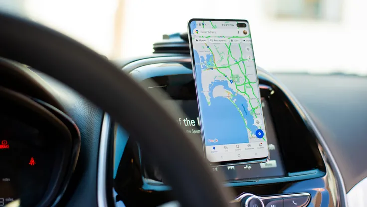 Làm ơn hãy ngừng sử dụng điện thoại khi đang lái xe!