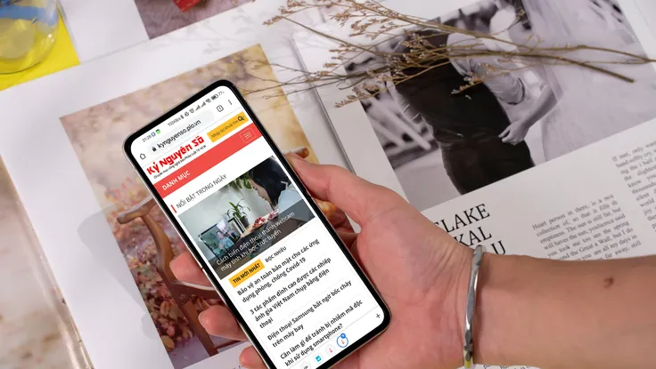 Cùng mức giá 21 triệu, nên chọn Z Flip3 hay Galaxy S21 Plus?