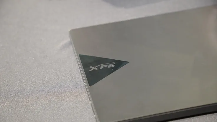 Lộ diện mẫu laptop siêu nhẹ cấu hình khủng