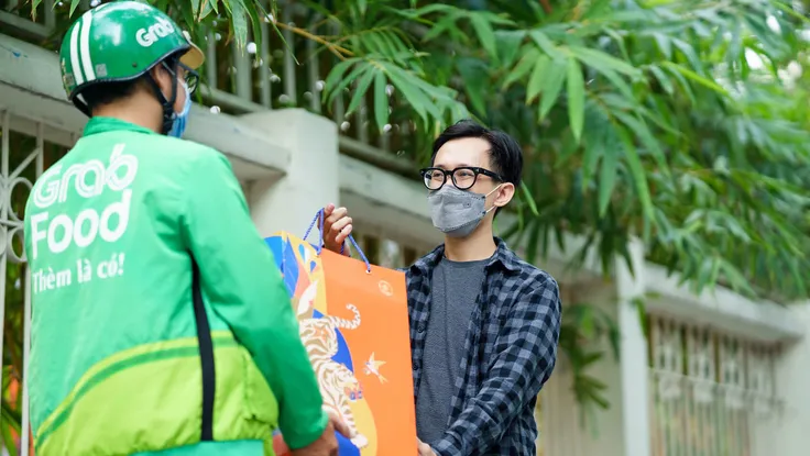 Tết xa mặt vẫn có cách tỏ lòng với cha mẹ nhờ công nghệ