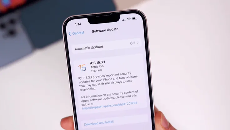 Người dùng iPhone nên cập nhật iOS 15.3.1 ngay lập tức để tránh bị hack