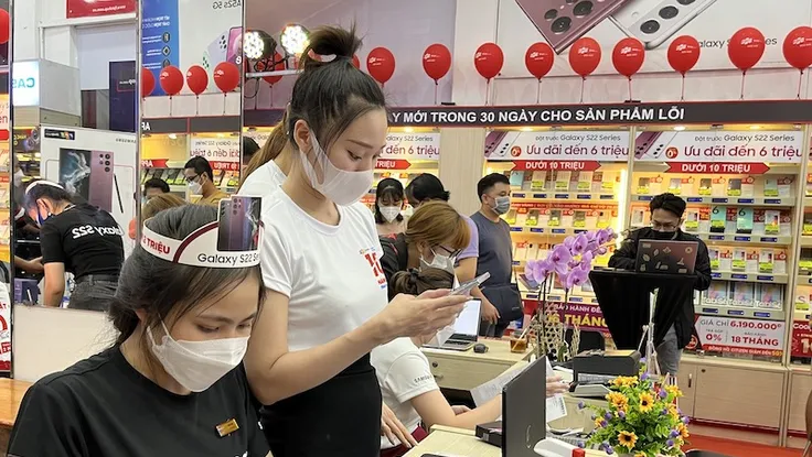 Samsung Galaxy S22 series hút khách trong ngày đầu mở bán