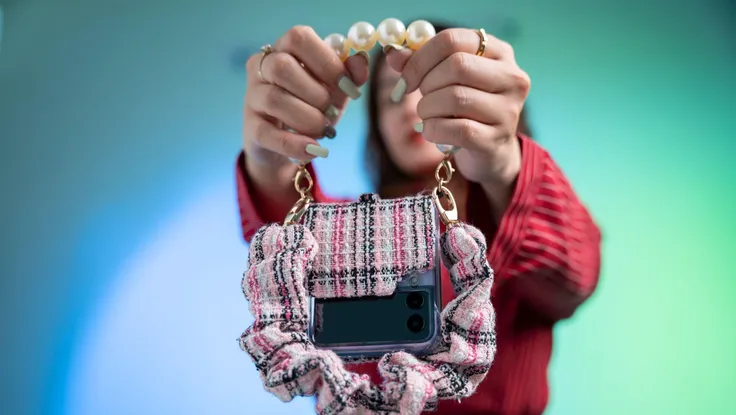 Samsung Galaxy Z Flip3 giảm giá 7 triệu đồng sau 1 năm ra mắt