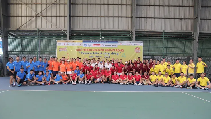 Hơn 100 tay vợt gây quỹ ủng hộ cộng đồng