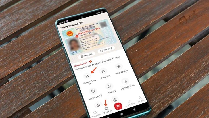 Cách thêm giấy phép lái xe và thẻ bảo hiểm y tế vào ứng dụng VNeID ngay tại nhà