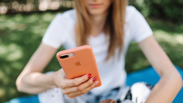 Sử dụng iPhone ở nơi công cộng nguy hiểm ra sao?