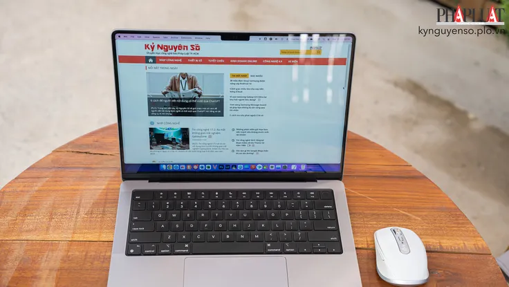 MacBook Pro 14 inch M2 series chính hãng có giá bao nhiêu? 