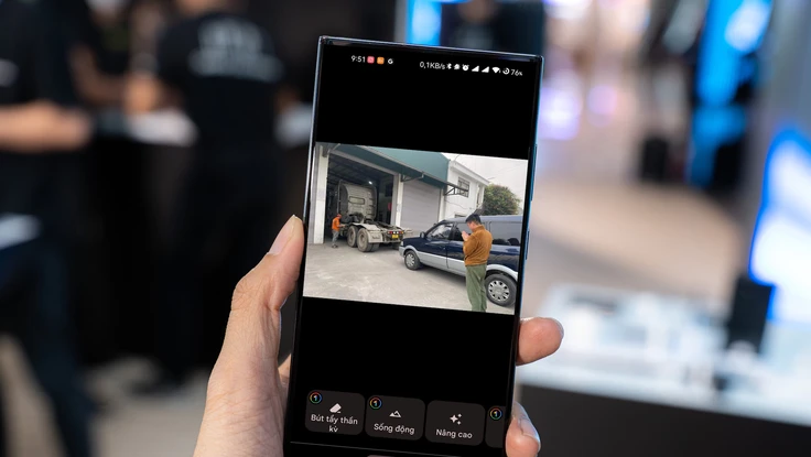 Video: Cách xóa người siêu nhanh trong ảnh chụp bằng Google Photos