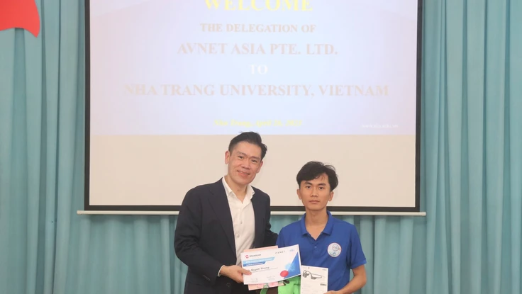 Sinh viên phát triển máy ấp trứng tự động 