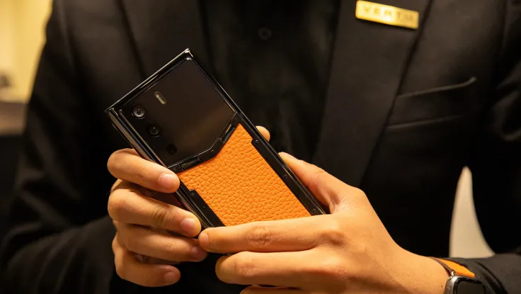 Nhiều người trẻ mạnh tay chi tiền mua Vertu